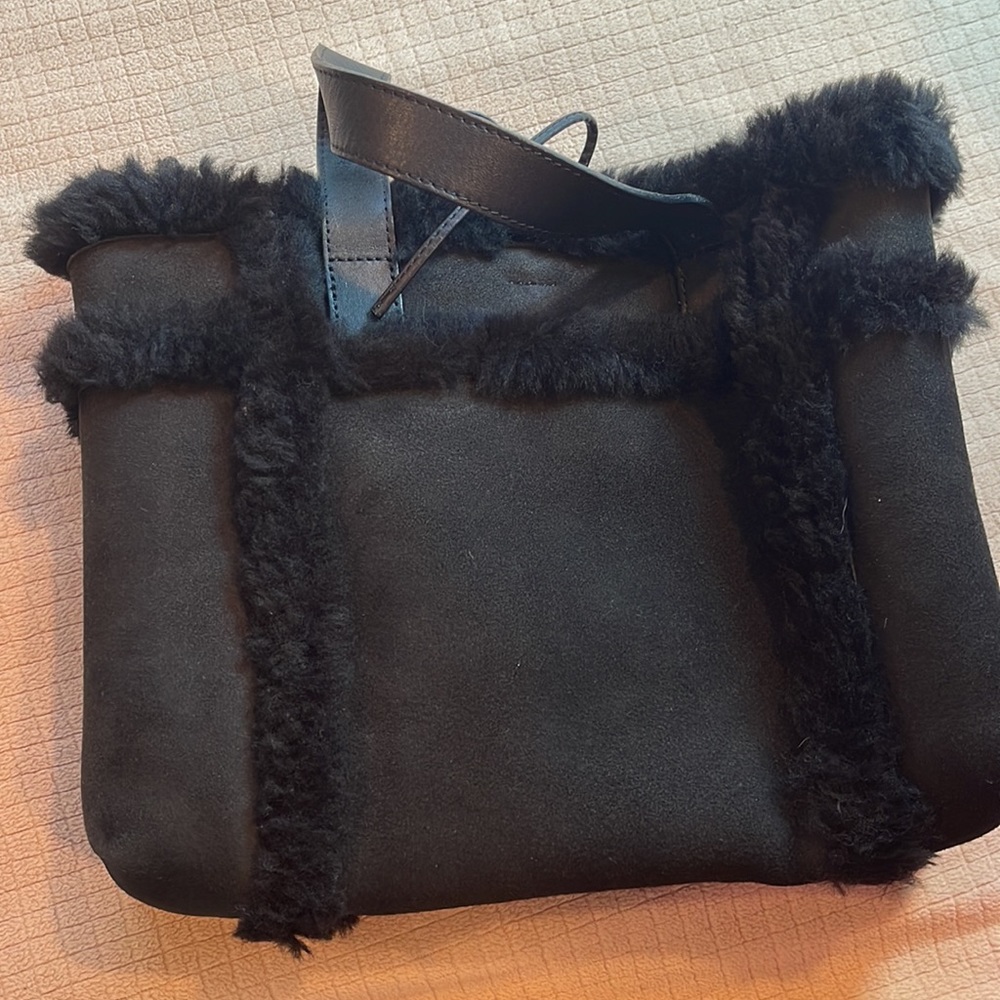 Ugg Black Shearling Grab Bag Tote - Picture 4 of 6